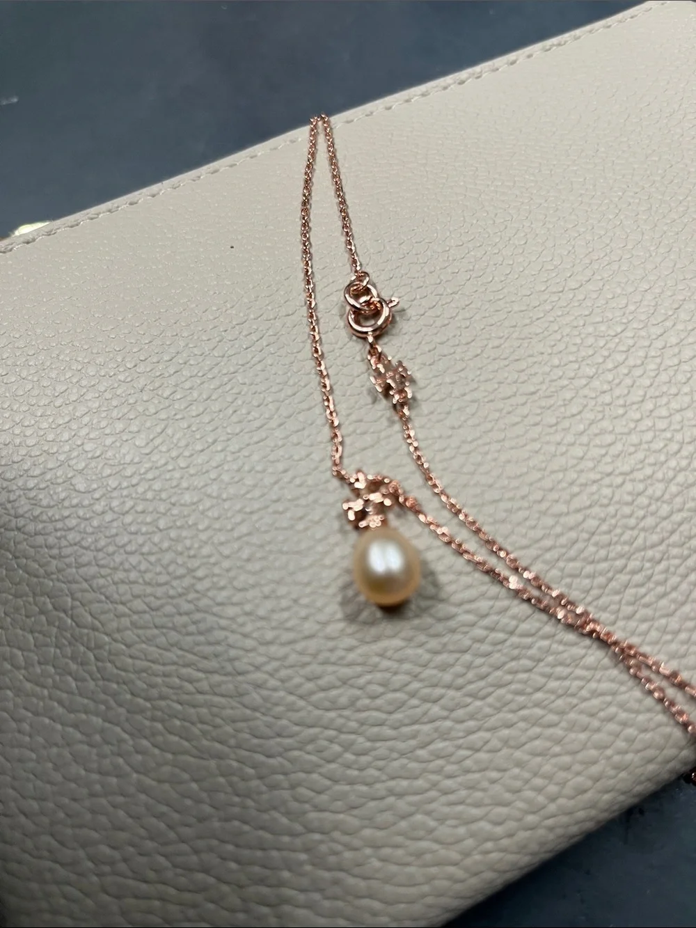NWOT Tory Burch Kira Teardrop Pearl Pendant with Rose Gold Tone Chain